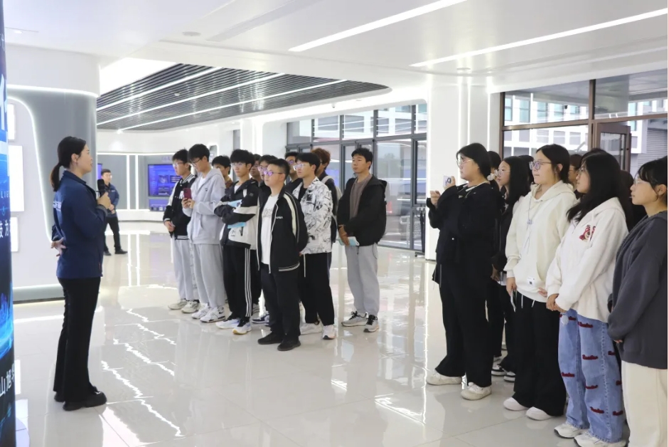 筑牢基础 展望未来 ▏唐山学院会计学院学生到qy球友会(千亿)智能参观学习